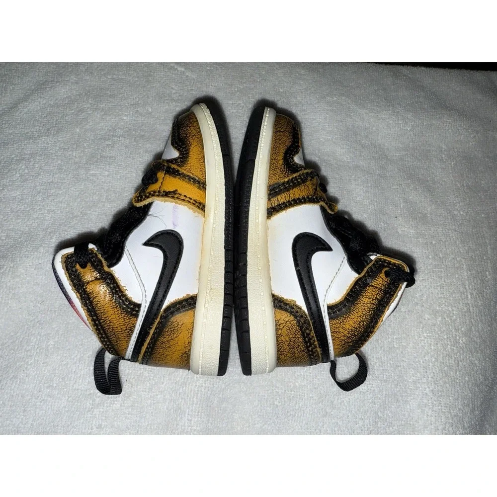 Nike Air‎ Jordan 1 Boys Size 6 Mid Sneakers Black  Yellow White